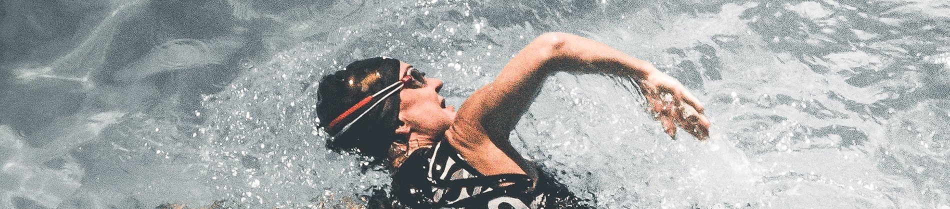 A man swimming in a swimming pool