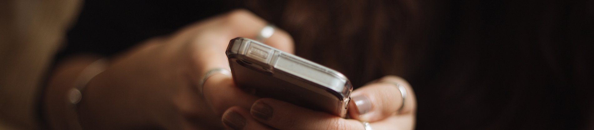A women texting on her phone